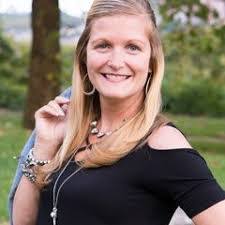 Crystal Packard's Instagram, Twitter & Facebook