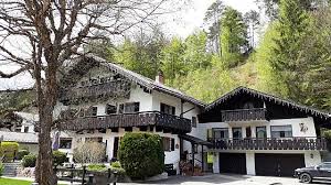 Das berghotel hammersbach erstreckt sich über 3 gebäude und verfügt über einen pool, einen bereich zum sonnenbaden und einen wellnessbereich mit 3 verschiedenen saunen, einem dampfbad und einem ruhebereich. Haus Hammersbach Grainau