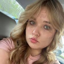 Anna Feick's Instagram, Twitter & Facebook