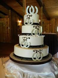 Wedding Cakes With Horseshoes Horseshoe Barbwire Wedding Cake Creative Cakes By Roxanne Western Wedding Cakes Quinceanera Cakes Wedding Cake Toppers