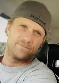 Ian Christopher's Instagram, Twitter & Facebook