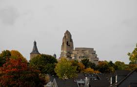 Auch beim rathaus in bensberg hat böhm mit einer scharfkantigen plastik einen historischen bau modern ergänzt. Bensberg Town Hall In Germany By Gottfried Bohm Archeyes