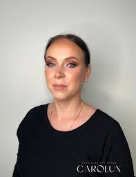 Moi taas! Olen Jenny von Behr, sivutoiminen valokuvaaja Espoosta.** **Kevät  ja äitienpäivä lähestyy: oletko vielä ajatellut miten muistaa puolisoa tai  äitiä?** > **Järjestän keväisen pikakuvaussession 5.4. Hakunilan kartanon  pihapiirissä Vantaalla ...