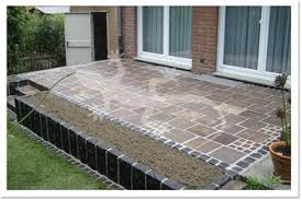 Palisaden Und Randsteine Aus Naturstein Kantensteine Umzaunungen Aussengestaltung Hintergarten Terassenideen