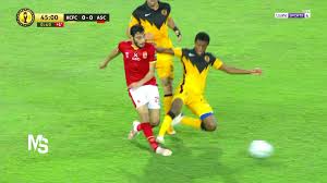 وشهد اللقاء حالة طرد من نصيب هابي ماشيان، لاعب فريق كايزر تشيفز في الدقيقة 45+2، بعد تدخل عنيف ضد أكرم توفيق لاعب الأهلي وهو ما تأثر به الفريق الجنوب أفريقي، بشكل واضح في الشوط الثاني. Ø³ÙŠØ·Ø±Ø© Ø­Ù…Ø±Ø§Ø¡ ÙˆØ­Ø§Ù„Ø© Ø·Ø±Ø¯ Ù†Ù‡Ø§Ø¦ÙŠ Ø¥ÙØ±ÙŠÙ‚ÙŠØ§ Ø¯ÙØ§Ø¹Ø§Øª ÙƒØ§ÙŠØ²Ø± ØªØ´ÙŠÙØ² ØªØ­Ø¨Ø· ÙƒØ§ÙØ© Ù…Ø­Ø§ÙˆÙ„Ø§Øª Ø§Ù„Ø£Ù‡Ù„ÙŠ ÙÙŠ Ø§Ù„Ø´ÙˆØ· Ø§Ù„Ø£ÙˆÙ„
