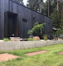 My Black Home On Instagram Gefuhlt Mussen Wir Derzeit Taglich Den Rasen Mahen Durch Die Warme Der Stahlplatten Wachst Der Rasen In 2020 Outdoor Outdoor Decor Decor