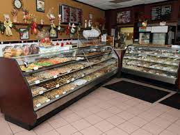 10 Great Italian Bakeries To Get Your Zeppole Fix Italian Bakery Bakery Zeppole