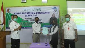 Surat edaran ini disampaikan tjahjo kepada jajaran pejabat di kementerian dan lembaga negara. Edaran Bupati Bojonegoro Tentang Seragam Asn Ahbsd
