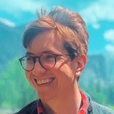 Kelly Macbeth's Instagram, Twitter & Facebook