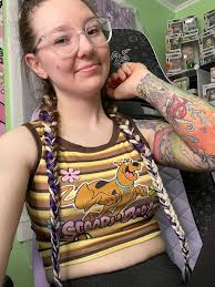 Who plays Dinkum and what tips?