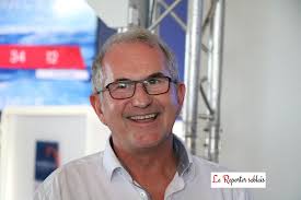 Les Sables-d'Olonne Vendée Globe. Jean Le Cam promu Officier dans l'ordre  du Mérite maritime