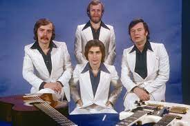 Od 2004 do lutego 2011 prowadził w tvp1 program publicystyczny warto rozmawiać. Dlaczego Seweryn Krajewski Musial Odejsc Z Czerwonych Gitar