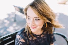 Hollie Snell's Instagram, Twitter & Facebook