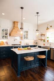 Fixer Upper Old World Charm For Newlyweds Hgtv S Fixer Upper With Chip And Joanna Gaines Hgtv In 2020 Kitchen Design Kitchen Inspirations Kitchen Remodel