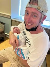 Yesterday morning Sammie started to show signs that we were getting close  but didn't want to jump to conclusions so we went to breakfast and just  hung out at home. She called