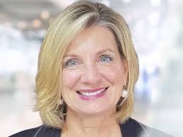 Jennifer Bell's Instagram, Twitter & Facebook