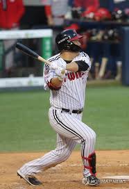 하지만 4월 11일 mlb 데뷔전에서 3타수 2안타를 기록해, 한국 mlb 선수 최초 데뷔전 멀티 히트를 기록했다. ì‹ ê³ ì„ ìˆ˜ ì¶œì‹  ê¹€í˜„ìˆ˜ ì´ì²œì›… ì±„ì€ì„± ì˜¤ëŠ˜ë„ í¬ë§ì„ ìˆë‹¤ ì¢…í•© ì—°í•©ë‰´ìŠ¤