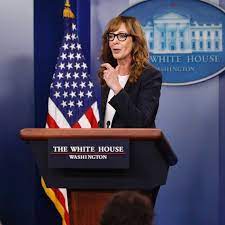 west wing star gives white house press briefing cj cregg west wing mom tv show