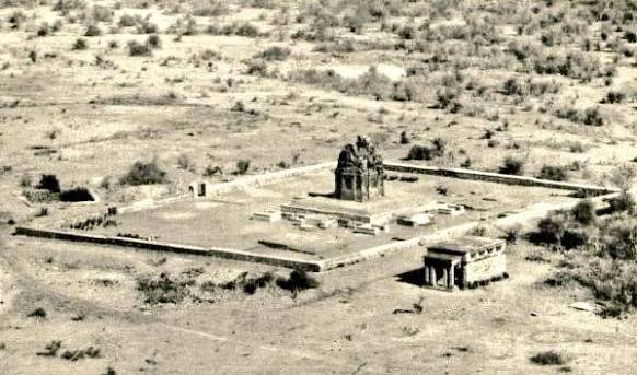 indianhistorypics on X: "1940s :: Aerial View of 5th Century A.D Dashavatar Temple In Deogarh , Uttar Pradesh https://t.co/8tF7fPMHYY" / X