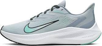 On n'habille pas ses pieds de la même façon selon qu'on part courir ou jouer au football. Nike Chaussures De Course Air Zoom Winflo 7 Pour Femme Sail