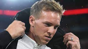 Yeni yetme yardımcısını rakip analizleri için göndermedik yer bırakmadı. Julian Nagelsmann Hoffenheim Coach Macht Gestandnis Gezupfte Augenbrauen Make Up Und Kragennadel Fc Bayern