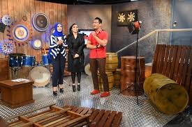 In hot fm 30, the song debuted at #17 and is steadily climbing the chart. The G A L A X T A R Blog