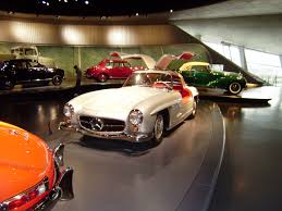 The Gull Arm Again And Again And Again Look The Green Convertible At The Back I Love That Convertible Exposiciones Museos Garages