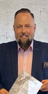 Claudia Matzek's Instagram, Twitter & Facebook