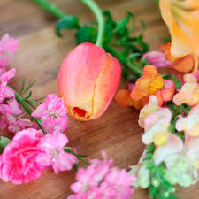 Be inspired by our beautifully designed flower collections, whatever the occasion. Bbl Floral Design Creating The Passion Bbl Design Ecommerce