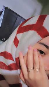 Download now gambar tangan jari kuku cincin kawin merapatkan perhiasan. Pap Cewe Di 2021 Kecantikan Selimut