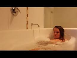 Alice wonderbang alice masturbating and toying in bath. Girl Masturbating In Bathtub Tightpussycam Com Xvideos Com