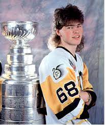 He is very strong on the puck and has a good balance. Neuer Nhl Vertrag Fur Superstar Jagr Der Eis Greis 45 Will S Noch Mal Wissen Sport Mix Bild De