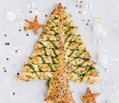 Per rendere l'albero ancora più sfizioso, io alterno sfoglie dal ripieno diverso in modo tale che i commensali possano assaggiare più di un gusto rendendo peraltro l'esperienza a tavola ancora più divertente visto che questo albero di natale di pasta sfoglia si mangia solo ed esclusivamente con. Albero Di Sfoglia Con Pesto Di Rucola Fattoria La Maliosa