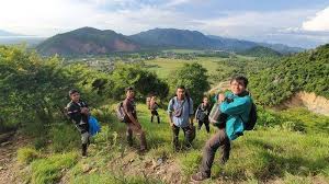 Tempat wisata dikrekep gurah pantai gopek wisata murah meriah di kota serang jet on vacation from i1.wp.com keadaan geografi wilayah kabupaten takalar terdiri dari pantai, daratan dan. Bak Bukit Bintang Keindahan Langit Malam Banda Aceh Dari Puncak Glee Gurah Halaman All Serambi Travel