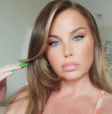 Who is a good hairstylist for blondes in South Knoxville?