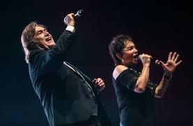 Unico sito ufficiale di toto cutugno dal 2001, la voce e la melodia italiana nel mondo a cura di franco verdaro e franco tagliabue. Ricchi E Poveri Und Toto Cutugno In Der Porsche Arena 1b Giganten Unter Grun Weiss Roter Flagge Kultur Stuttgarter Zeitung