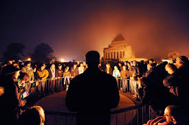 Find the perfect dawn service stock photos and editorial news pictures from getty images. Thousands Commemorate Anzac Day At Dawn Services Across Australia New Zealand And Gallipoli