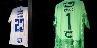 Cássio volta ao banco cinco meses após lesão sofrida contra o próprio Flamengo