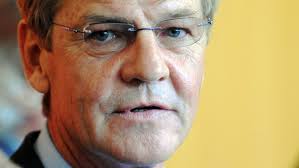 Der welfenprinz ernst august von hannover wurde in österreich zu einer zehnmonatigen bewährungsstrafe verurteilt. Ernst August Prinz Von Hannover Attackiert Polizei Ndr De Nachrichten Niedersachsen Studio Hannover