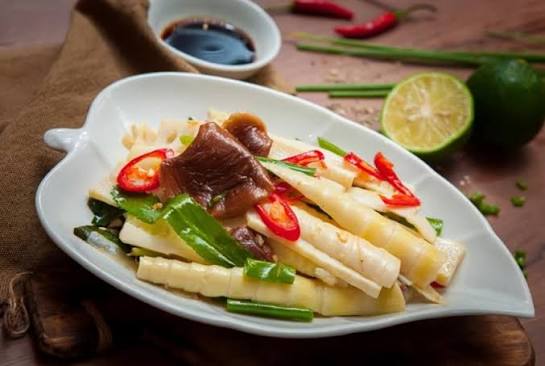 Yên Tử bamboo shoots with garlic