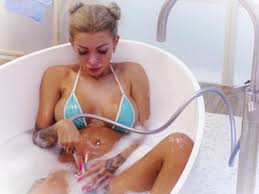 Katja Krasavice befriedigt sich bei Promi Big Brother selbst - Blick