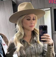 Look at my beauties, and such fun. @foodnetwork Tonight! 9/8c #BBQBrawl  Season 6! Smooth @pitmasterrodneyscott joyful and beautiful @carsonkressley  and the gorgeous @chefbrookew. Lots of looks, hope you enjoy, oh and there's