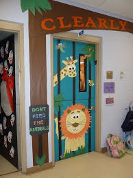 1eeed97edc3cb931b616ca0d09b9f5ae Jpg 736 981 Door Decorations Classroom Spring Classroom Door Classroom Door