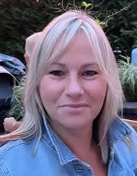 Victoria Plourde's Instagram, Twitter & Facebook