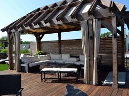 Moderne Und Klassische Holzpergolen Alles Was Du Wissen Musst Wohnideen Fur Inspiration Raum Im Freien Terassenentwurf Hinterhof Terrassen Designs