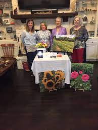 Zink haus has a magical walled garden behind the front two front cottages. Four Seasons Garden Club Lifestyle Herald Zeitung Com