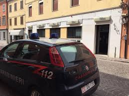 Banca popolare di bari e crédit agricole in avvicinamento?. Rapina A Mano Armata In Banca A Reggiolo Caccia All Uomo Nella Bassa Video Reggionline Telereggio Ultime Notizie Reggio Emilia