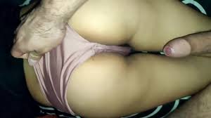 Esa vulva pedía a gritos pene y la complazco.