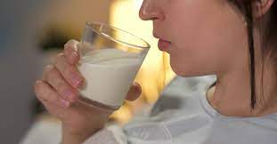 مشروبات تساعد على النوم ليل ا ويب طب