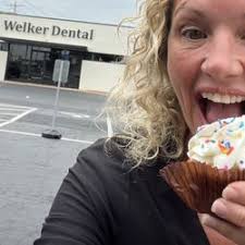 DANIEL R HARTWIG, DDS